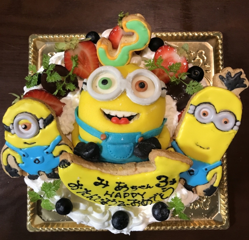 ミニオンズのオーダーケーキ キャラクターケーキ お祝いケーキ 新着情報 福岡 大宰府のパフェ レストラン ノエルの樹
